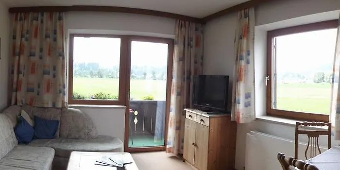 Haus Margit 홈스테이 *